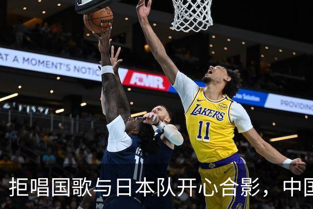 拒唱国歌与日本队开心合影，中国香港女排啥意思？主教练下场表态